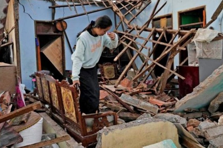 Parte de las consecuencias del fuerte temblor en Asia.