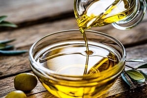 La ANMAT ordenó quitar de la venta dos marcas de aceite de oliva