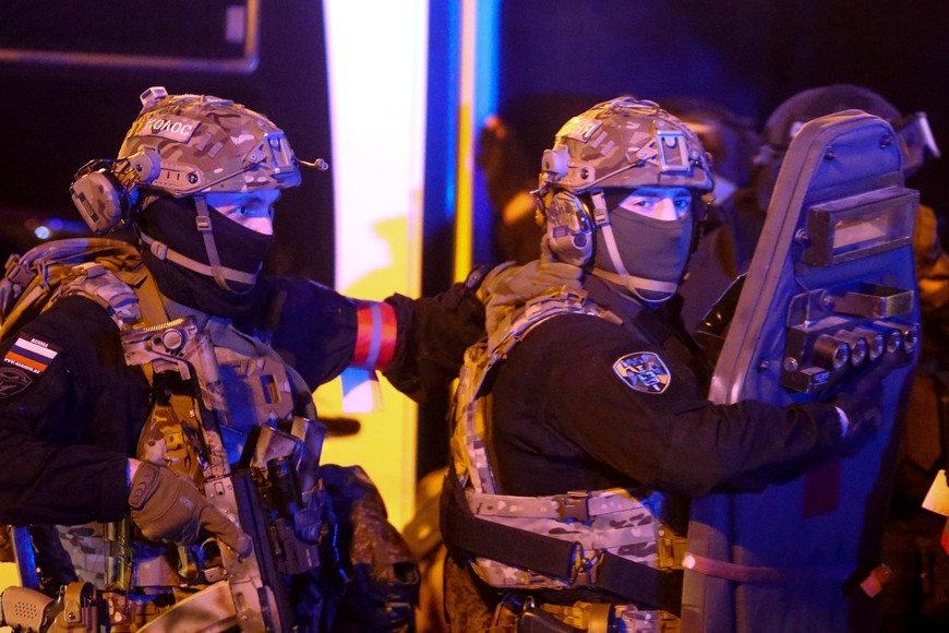 Members of Russian special operations forces gather at the burning Crocus City Hall concert venue following a shooting incident, outside Moscow, Russia, March 22, 2024.  Sergei Vedyashkin/Moscow News Agency/Handout via REUTERS ATTENTION EDITORS - THIS IMAGE HAS BEEN SUPPLIED BY A THIRD PARTY. MANDATORY CREDIT.