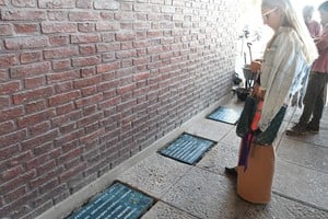 Francisco Lera, Raúl Bru y José Luis Gómez son los nombres de los estudiantes homenajeados. Crédito: Luis Cetraro