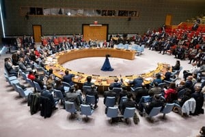 (240322) -- NACIONES UNIDAS, 22 marzo, 2024 (Xinhua) -- Representantes votan sobre un proyecto de resolución durante una reunión del Consejo de Seguridad de la ONU en la sede de la ONU, en Nueva York, el 22 de marzo de 2024. Un enviado chino dijo el viernes que al establecer precondiciones para un alto el fuego en Gaza, un proyecto de resolución de Estados Unidos esencialmente da luz verde a la continuación de las matanzas, lo que es "inaceptable". (Xinhua/Eskinder Debebe/UN Photo) (jg) (da) (ce)