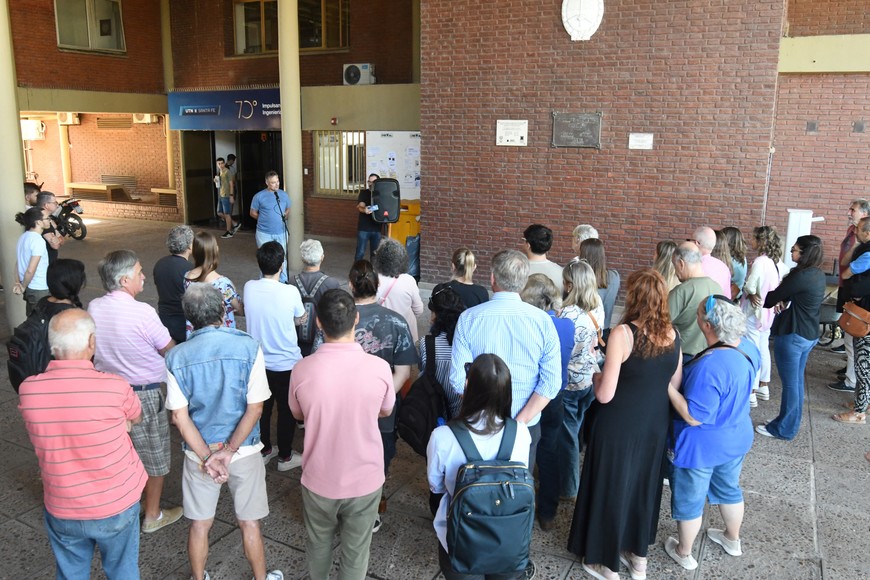 Familiares de los jóvenes desaparecidos, junto a referentes de organismos de derechos humanos, participaron del acto. Crédito: Luis Cetraro