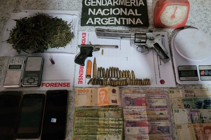 Parte de lo secuestrado por Gendarmería Nacional.