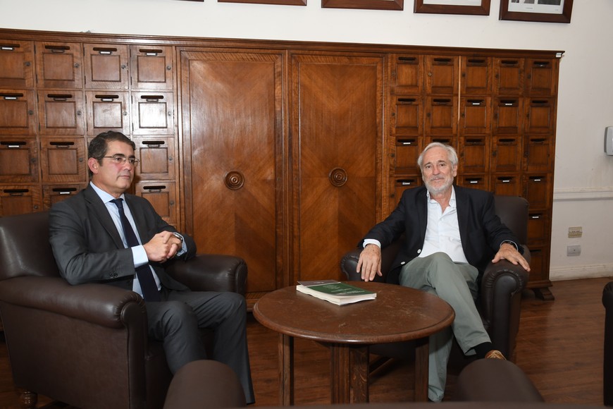 Justicia Universal y el aniversario del 24 de Marzo, las dos temáticas expuestas por los profesores Suárez Faisal y Vicente. Foto: Manuel Fabatia