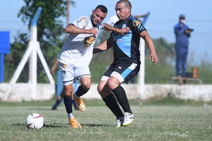 Ganó y lo festejó. Ciclón Racing venció a El Quillá y es uno de los líderes del torneo de la A. Crédito: Mauricio Garín