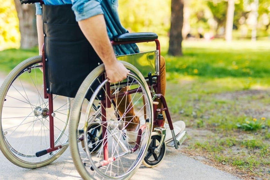 Según la experta, Santa Fe tiene múltiples carencias en accesibilidad urbana, como rampas estrechas o mal inclinadas.