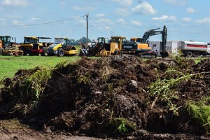 En este momento, las cuadrillas y maquinarias se encuentran trabajando en Fuerza Aérea y Hernández, Barrio Los Solares, Barrio Funes Norte (sobre calles Obey, H. Yrigoyen y Menchaca), Canal Jujuy, Canal Mendoza, Canal General López, Canal Tomás de la Torre y calle Elorza.