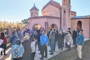 El paseo guiado y gratuito, que tiene una extensión aproximada de 40 kilómetros comenzará a las 8 horas en la Capilla San José de Josefina para, luego, seguir camino hacia las restantes seis capillas del centro oeste santafesino que llevará a visitar, también, las localidades Ramona, Bauer y Sigel, Coronel Fraga y Marini.