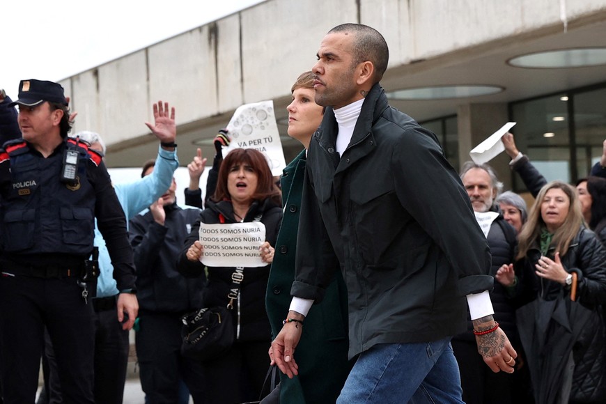 Soccer Football - Dani Alves Release From Prison - Brians 2 Prison, Barcelona, Spain - March 25, 2024
Brazilian soccer player Dani Alves leaves the Brians 2 prison on bail along with his lawyer Ines Guardiola while he appeals his rape conviction REUTERS/Bruna Casas