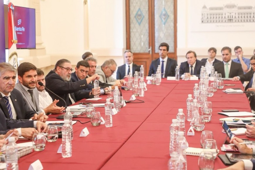 Del encuentro, llevado a cabo en el Salón Blanco de Casa de Gobierno, participaron representantes de los 3 poderes.