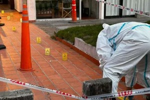 La principal hipótesis de los investigadores es que se trata de un crimen pasional.