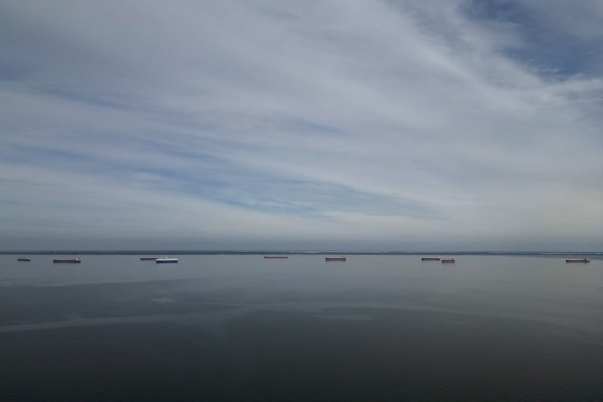 Cargo ships bound for Baltimore are pictured in Chesapeake Bay, Maryland, U.S., March 26, 2024, following the collapse of the Francis Scott Key Bridge. REUTERS/Julia Nikhinson