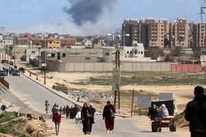 Palestinos huyen de los ataques israelíes. Créditos: Reuters