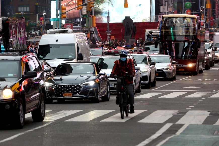 FILE PHOTO: Vehicles sit in a line of traffic in Times Square in Manhattan in New York City, U.S., June 27, 2023. REUTERS/Mike Segar/File Photo