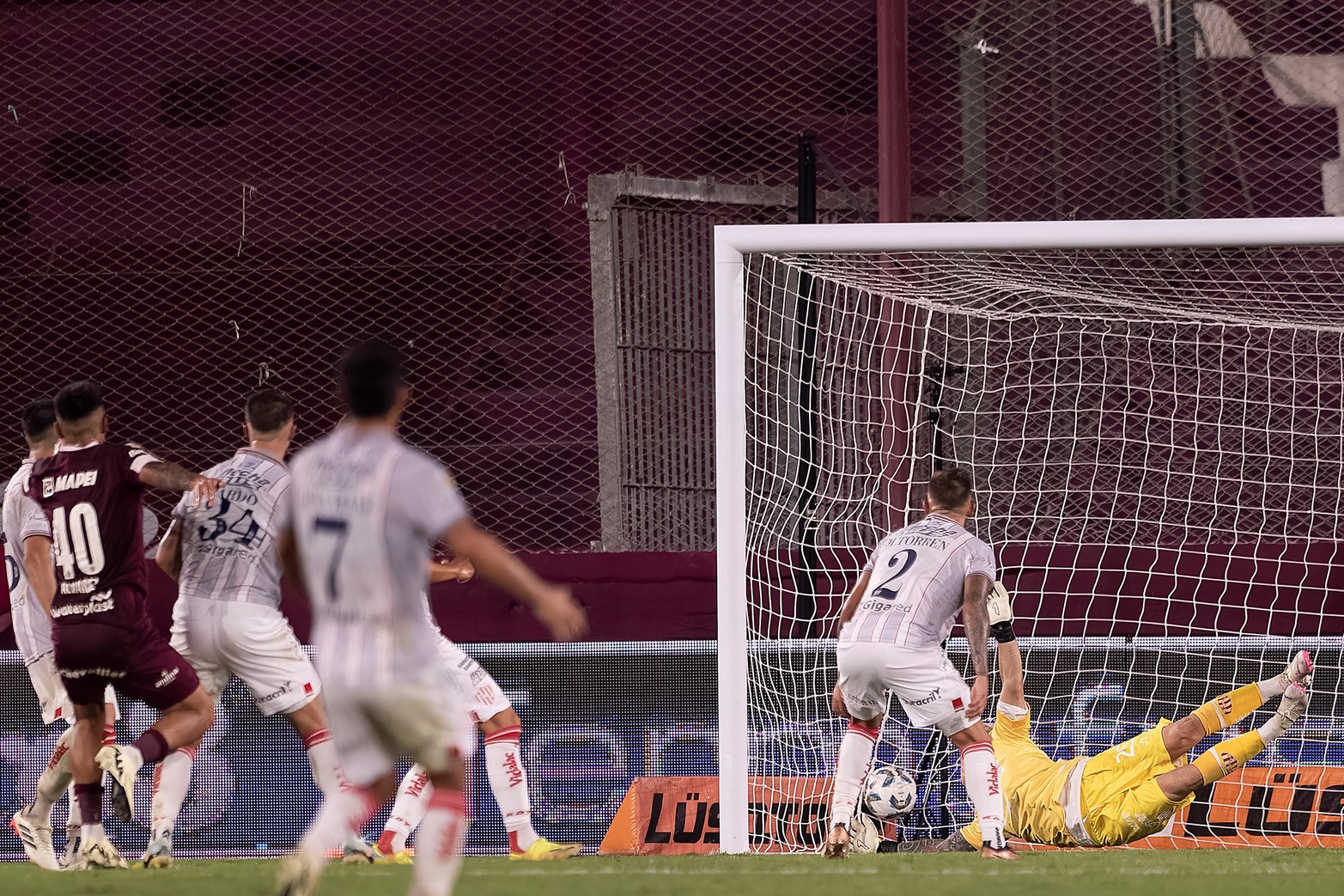 El gol de Fabio Alvarez y el empate a los 47 del ST. El ex Colón la encontró boyando afuera del área grande y la mando contra un palo. Imposible para Cardozo.