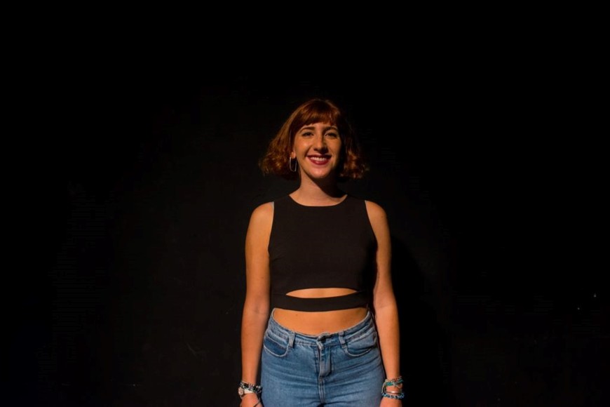 Nicole Chort es docente del nivel superior, promotora sociocultural, profesora de teatro y estudiante de la Licenciatura en Comunicación Social. Además, brinda talleres de cine y actuación frente a cámara para adolescencias. Creó su propia marca, Teatroserpiente, una metodología de enseñanza específica para adolescentes y juventudes.