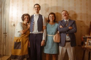 Obra teatral “La familia, un lugar donde nos queremos todos”, con dirección y dramaturgia de Nicole Chort. Actúan Inés Aiello, Joaquín Mántica. Celina Vigetti y Gabriel Pandolfo.