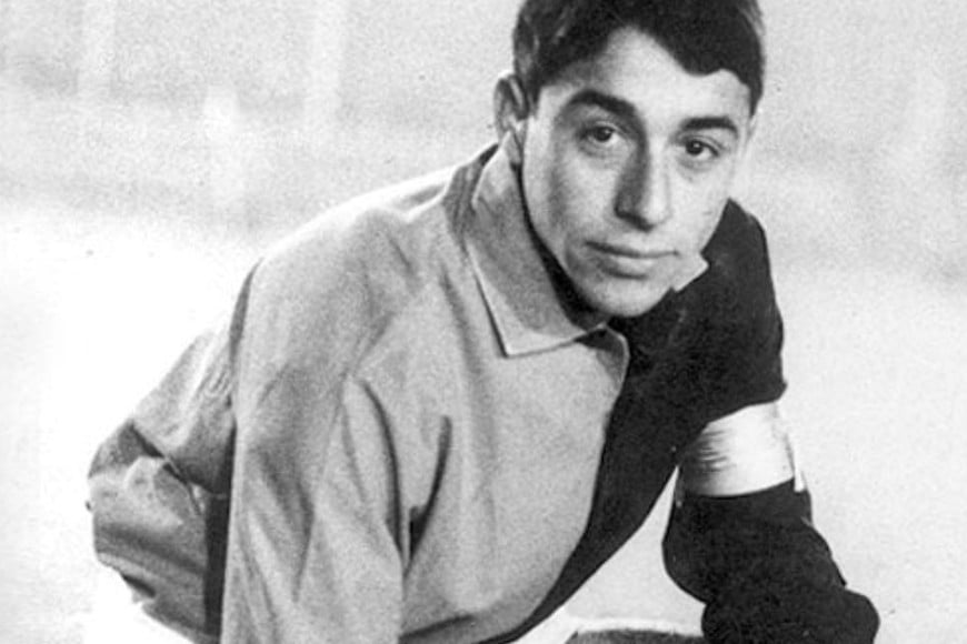 La Chiva Di Meola, uno de los ídolos de la historia sabalera, marcó uno de los goles de aquél partido en Mendoza. Los otros dos fueron de José Luis Córdoba y el Patito Brítez.