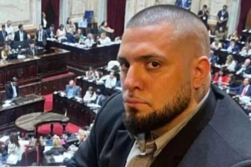 Gammariello iba en moto con un acompañante cuando fueron interceptados por ladrones.