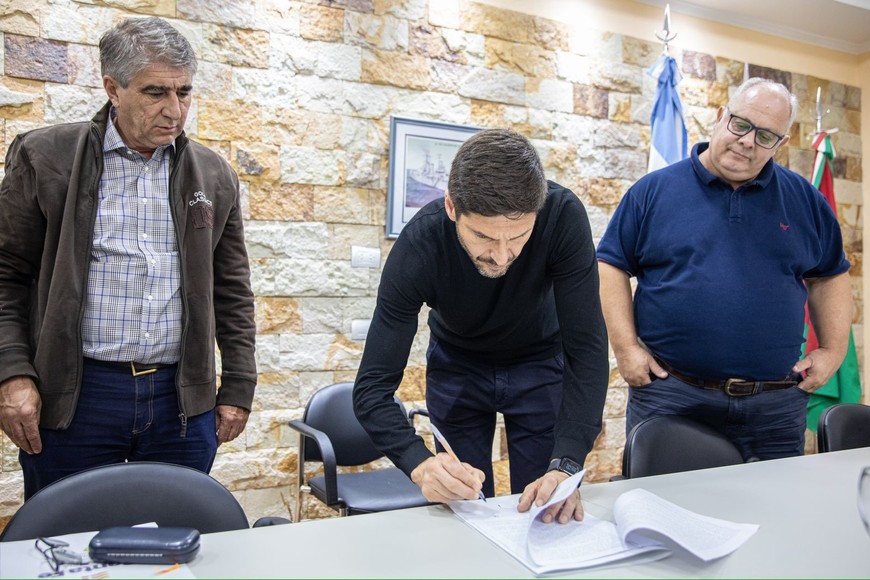 Se firmaron convenios de distintas índole en cada localidad.