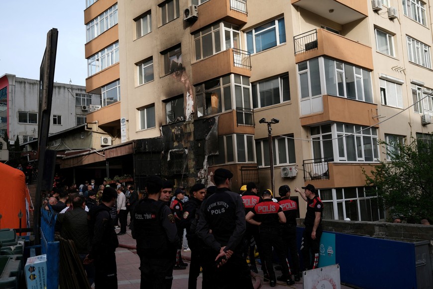 Police officers stand guard in front of a building where a fire broke out during daytime renovation work at a nightclub in Istanbul, Turkey April 2, 2024. REUTERS/Murad Sezer