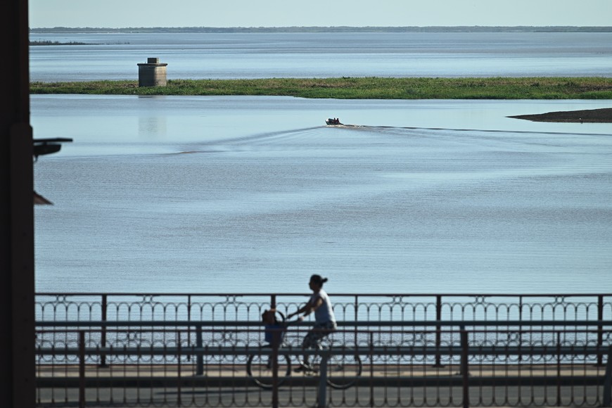 Como consecuencia de los daños provocados, la Municipalidad clausuró el paso peatonal norte hasta tanto estén dadas las garantías para volver a transitar. Foto: Mauricio Garín/Archivo