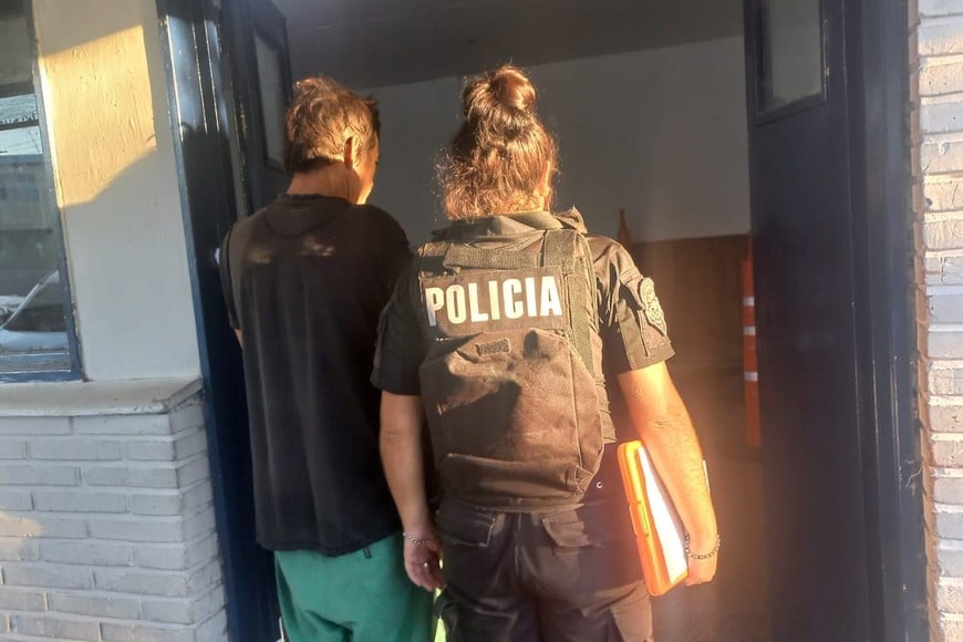 Un hombre de 48 años quedó detenido, acusado por la sustracción del cableado subterráneo del emblemático cruce sobre la laguna Setúbal. Foto: Prensa Ministerio de Seguridad