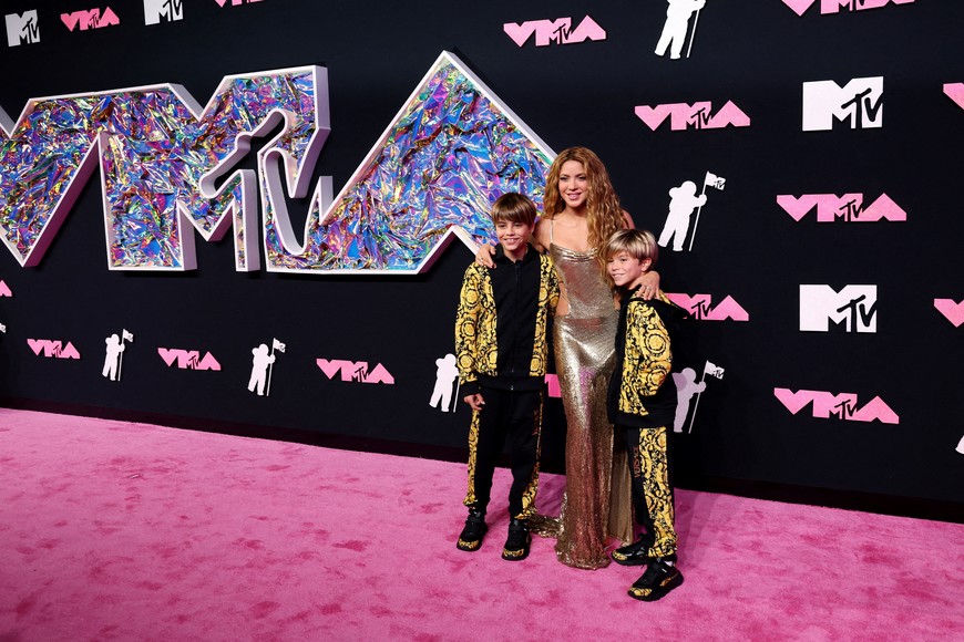 Shakira and her sons Sasha and Milan Pique attend the 2023 MTV Video Music Awards at the Prudential Center in Newark, New Jersey, U.S., September 12, 2023. REUTERS/Andrew Kelly     TPX IMAGES OF THE DAY