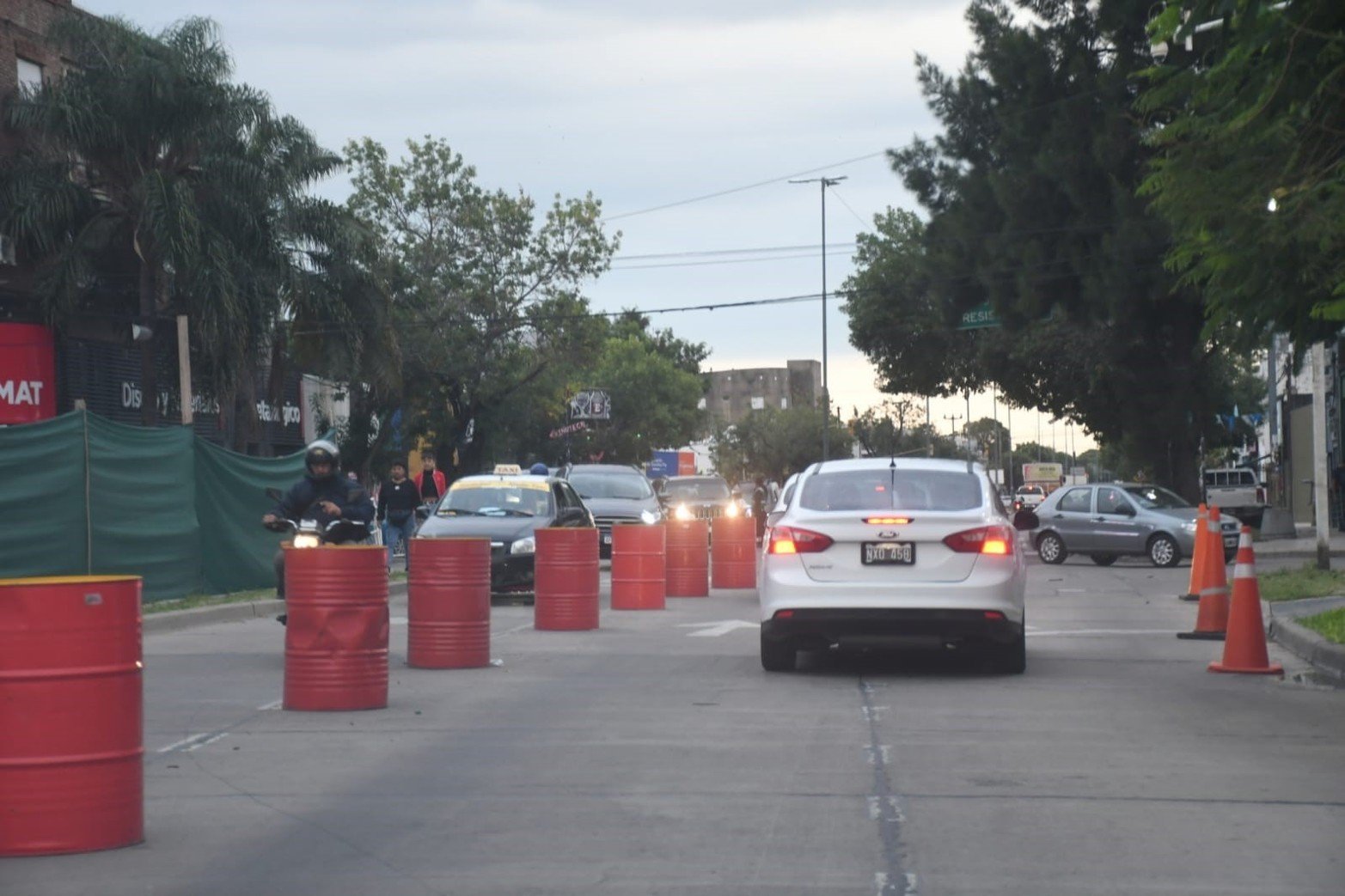 López y Planes y Candido Pujato, otra reducción de calzada que complica la circulación. 