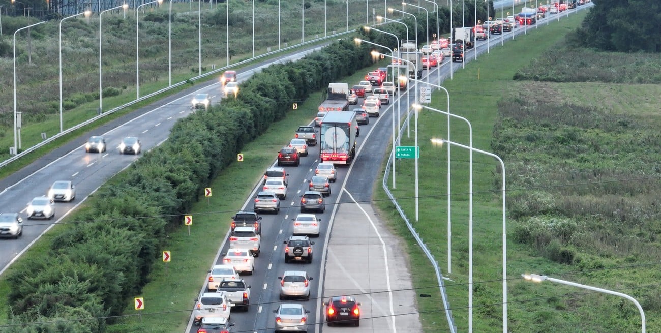 En imágenes: así fue el primer día de intenso tráfico sin el puente Carretero