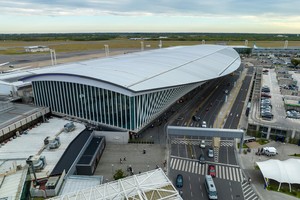 Según la secretaría de Transporte de la Nación, por el Aeropuerto Internacional de Ezeiza transitaron alrededor de 240 mil personas durante el fin de semana largo.