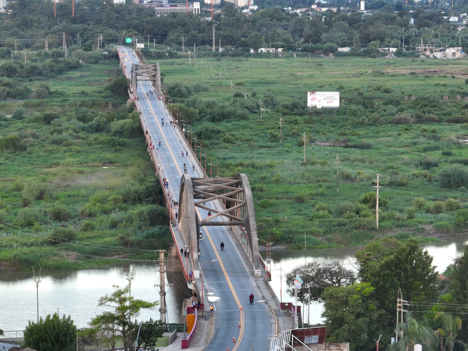 El puente vacío. Una imagen impensada.