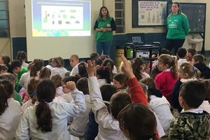 Cada año, el IDSR trabaja con más de 70 instituciones educativas de nivel inicial, primario, secundario, terciario y universitario, y de educación especial, generando contactos con miles de niños, niñas y jóvenes de la ciudad. Con herramientas actuales y recursos diversos, adaptados a cada actividad y rango etario.