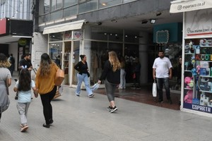 La confianza del consumidor cayó 13,5% desde diciembre. Crédito: Guillermo Di Salvatore.