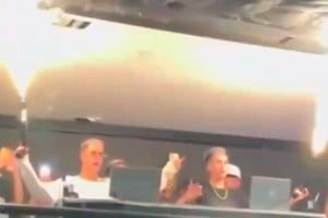 La actitud despertó polémica y enojo en redes sociales.