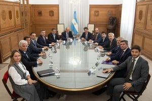 La foto de los gobernadores de Juntos por el Cambio en la reunión con Nicolás Posse y Guillermo Francos. 