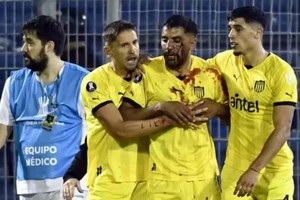 Conmebol se tomará las próximas semanas para analizar lo sucedido en el choque con Peñarol y no se descarta una sanción por los violentos episodios.