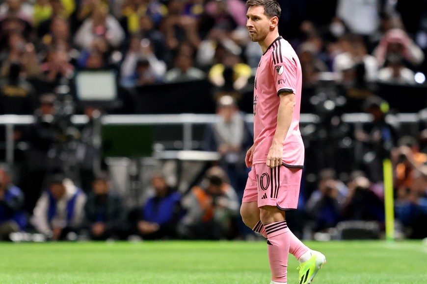 Soccer Football - Friendly - Al Nassr v Inter Miami - Kingdom Arena, Riyadh, Saudi Arabia - February 1, 2024
Inter Miami's Lionel Messi comes onto the pitch as a substitute REUTERS/Ahmed Yosri