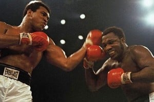 Muhammad Ali noqueó a Joe Frazier en el Round 14. 