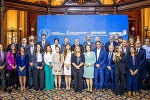 Mondino, con representantes de comercio exterior de las provincias en la foto del encuentro en Córdoba.