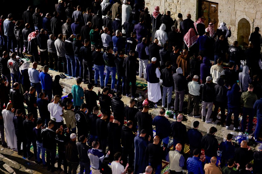 Palestinians pray on Laylat al-Qadr during the holy month of Ramadan, at the Al-Aqsa compound, also known to Jews as Temple Mount, amid the ongoing conflict between Israel and the Palestinian Islamist group Hamas, in Jerusalem's Old City, April 5, 2024. REUTERS/Ammar Awad