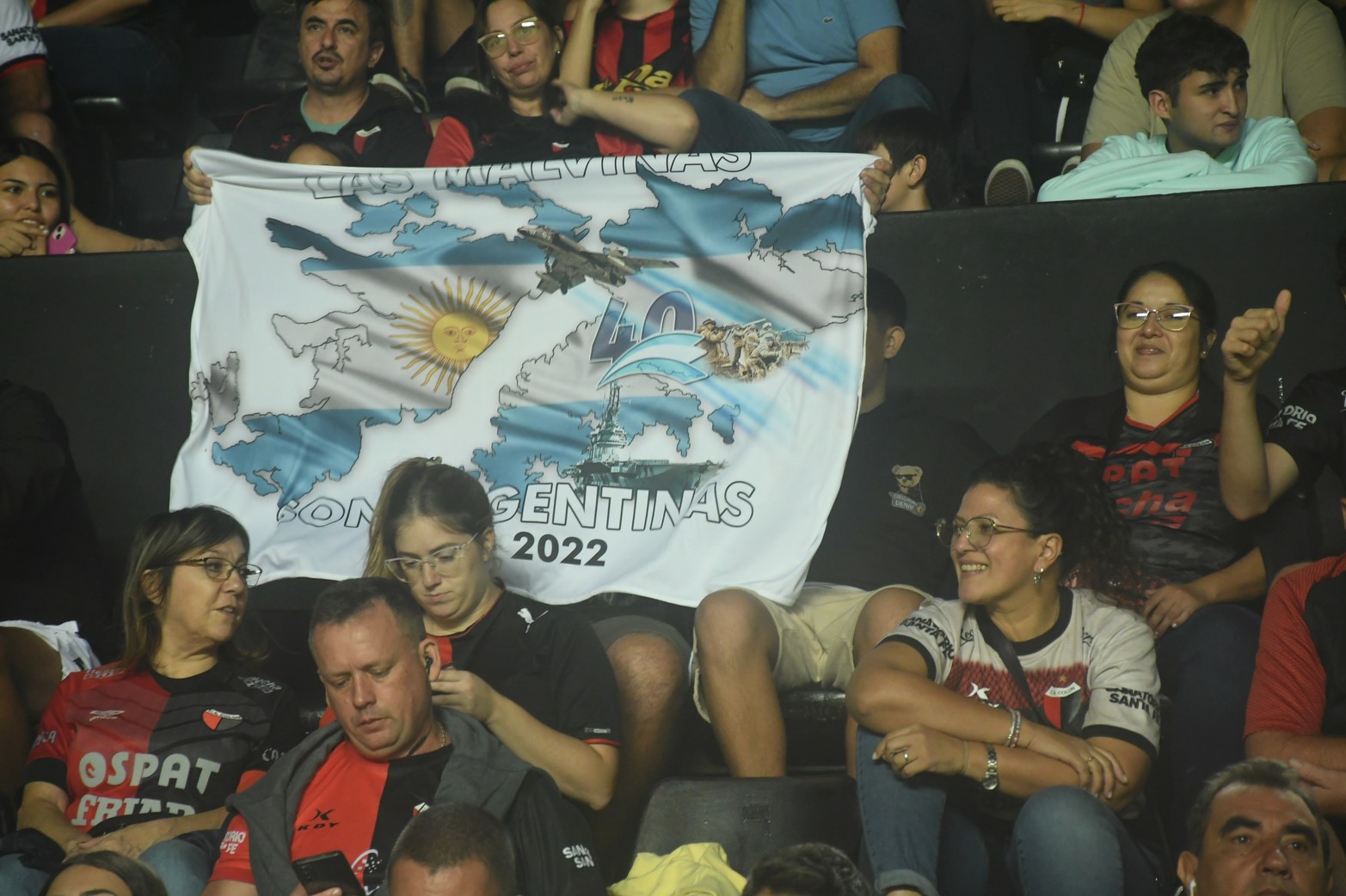 Los hinchas sabaleros volvieron a cantar victoria de local. Colón le ganó 2 a 1 a Nueva Chicago. 