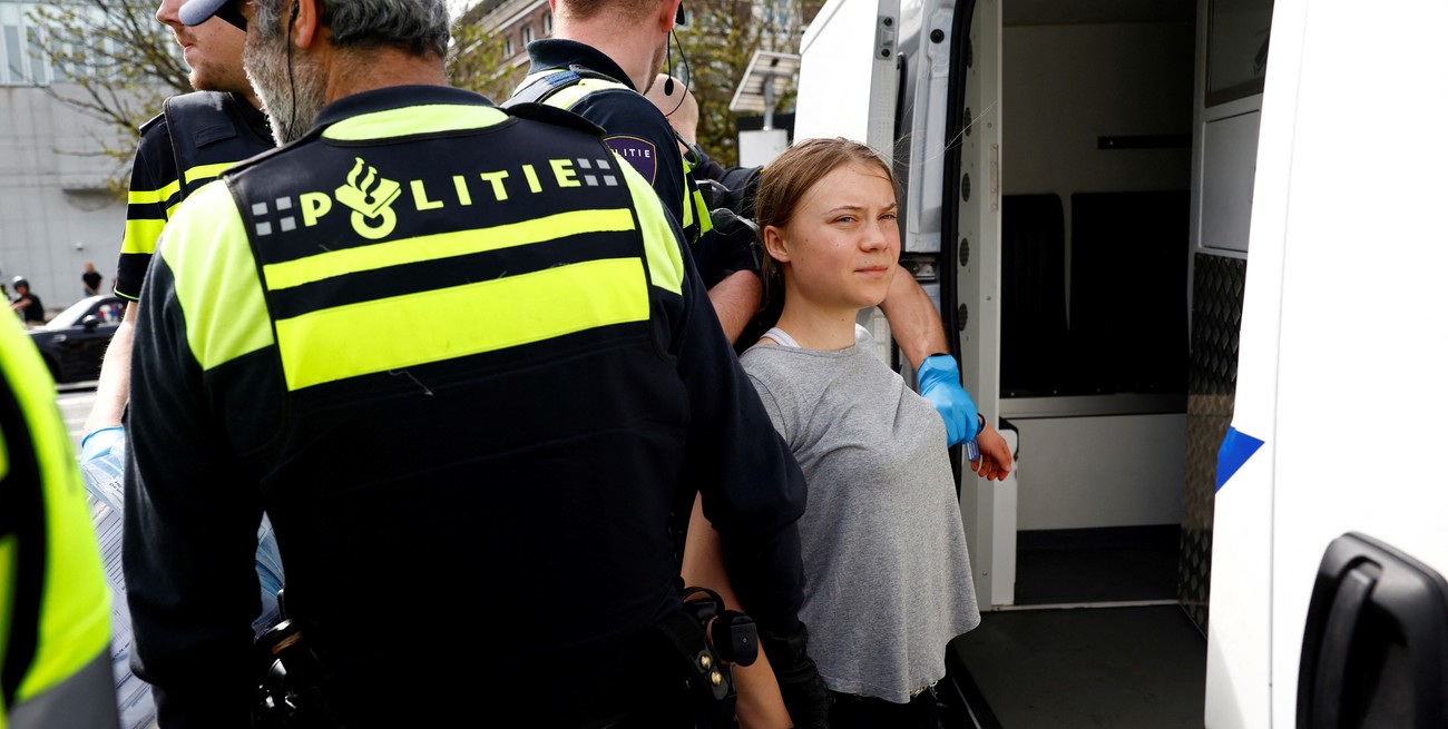 Detuvieron a Greta Thunberg dos veces en un día por protestar en Países Bajos