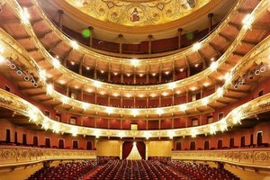 Está pensada para toda la familia y la entrada es gratuita. Una forma diferente de explorar los espacios culturales de la ciudad, celebrar el arte escénico y revitalizar el patrimonio histórico de Rosario.