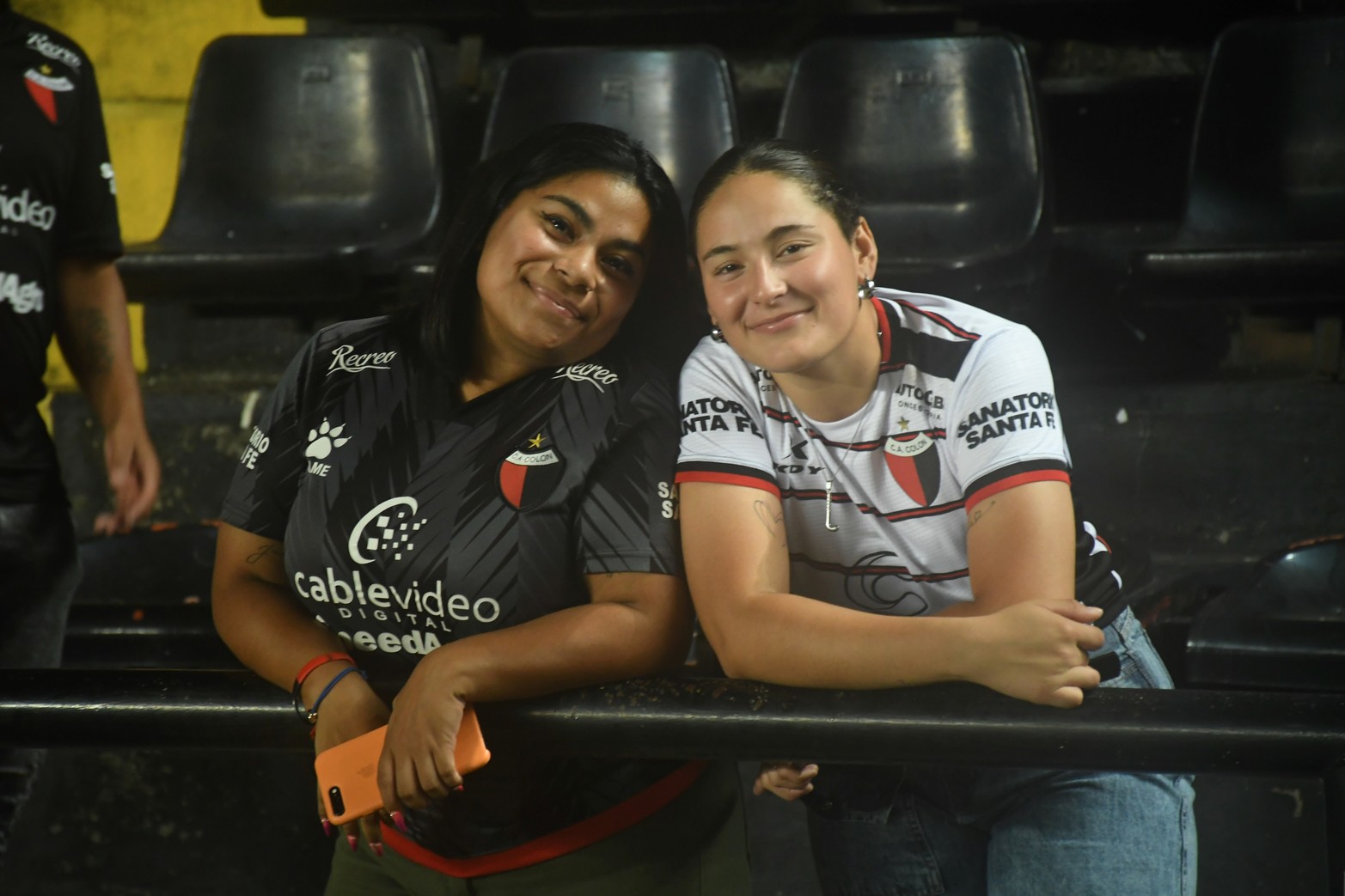 Los hinchas sabaleros volvieron a cantar victoria de local. Colón le ganó 2 a 1 a Nueva Chicago. 