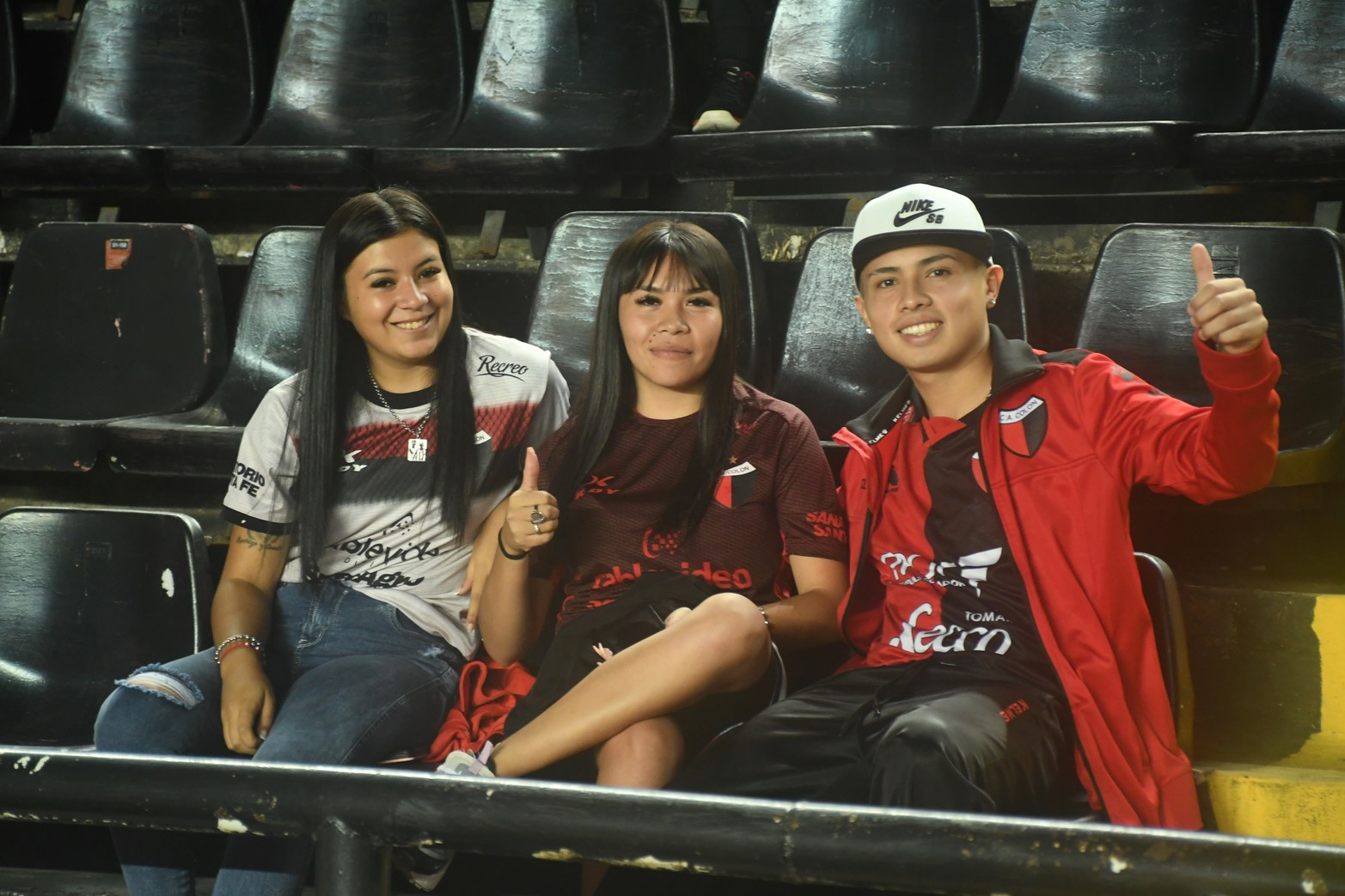 Los hinchas sabaleros volvieron a cantar victoria de local. Colón le ganó 2 a 1 a Nueva Chicago. 