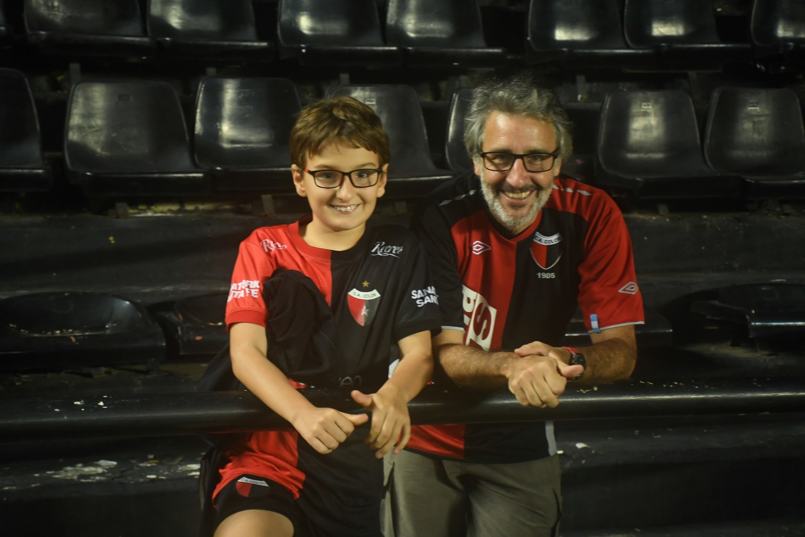 Los hinchas sabaleros volvieron a cantar victoria de local. Colón le ganó 2 a 1 a Nueva Chicago. 