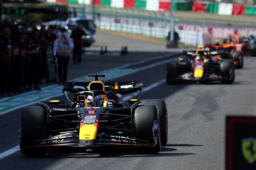 Formula One F1 - Japanese Grand Prix - Suzuka Circuit, Suzuka, Japan - April 7, 2024
Red Bull's Max Verstappen and other drivers head back to pit after red flag at the start of the race REUTERS/Kim Kyung-Hoon/Pool