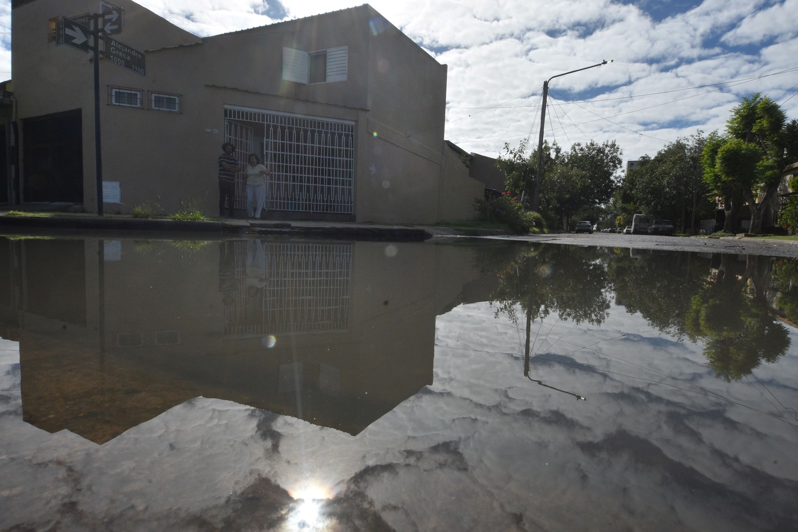 Desborde cloacal en barrio El Pozo. Los vecinos se quejan por la acumulación de líquidos cloacales contaminantes en las calles. 