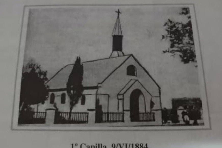 Primera capilla, en el siglo XIX. Foto: Libro del centenario de la Iglesia Catedral.